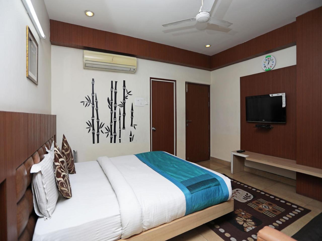 Oyo 1524 Hotel Vaani Continental Kanpur Exterior foto